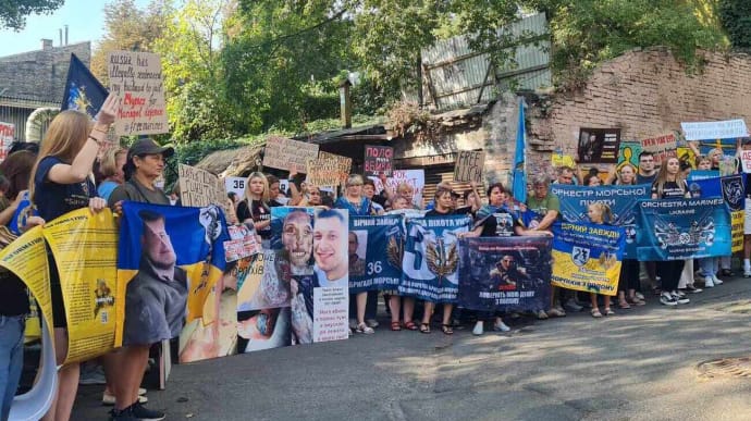 Shame on you: Families of captured Ukrainian marines hold protest near Red Cross office in Ukraine