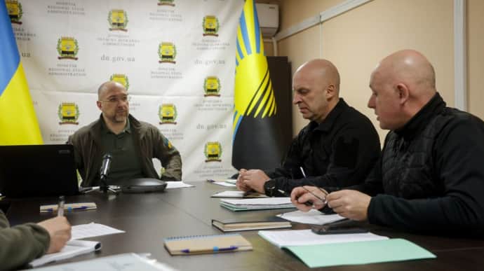 Ukrainian prime minister holds government meeting in Donetsk Oblast, sharing plans to strengthen the army