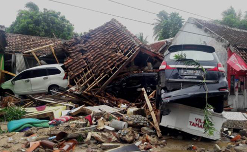 Жертв цунами в Индонезии уже 373, более 1400 раненых 