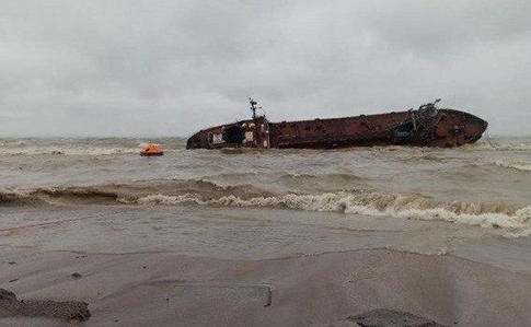 Владелец затонувшего в Одессе танкера DELFI договорился с Венедиктовой о демонтаже судна