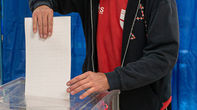 В Черновцах на 16:00 проголосовало менее 18% избирателей – ОПОРА