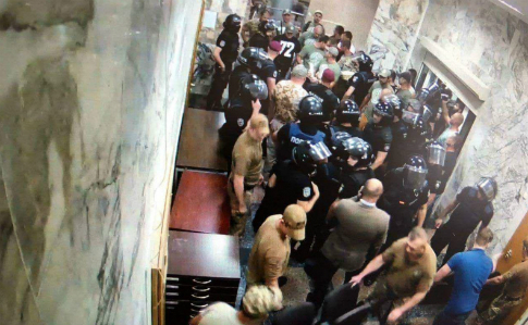 НАБУ звинуватило МВС в організації погрому будівлі Бюро 