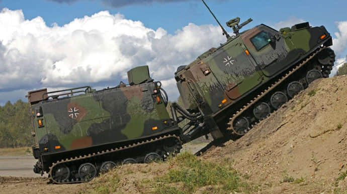 Німеччина повідомила про відправлення в Україну всюдиходів і боєприпасів до Gepard