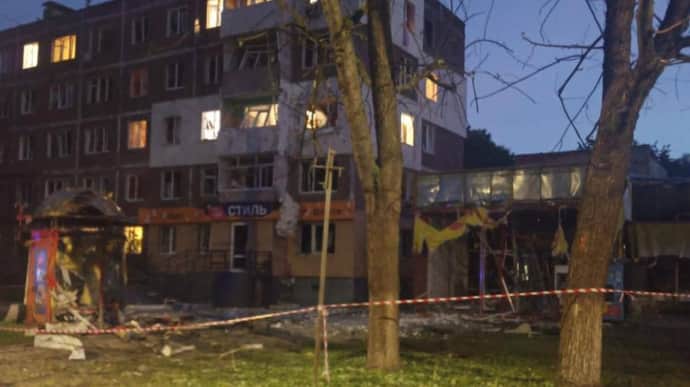 Росія вдарила "Шахедами" по Чернігову: четверо поранених, зруйновані житлові будинки
