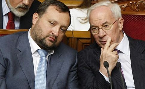 Суд ЕС снял санкции с Азарова и членов его Кабмина
