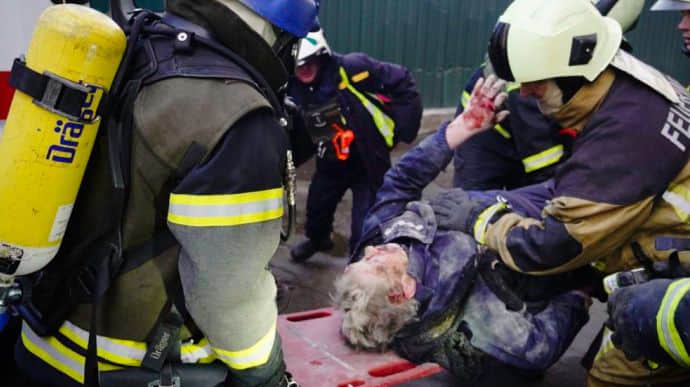 У Києві кількість загиблих від ранкового удару сягнула 9 осіб