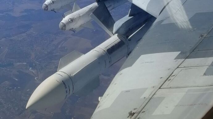 Ukrainian aviation strikes Russian invaders in Luhansk region: delays advance on Lysychansk 