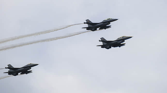Украина может получить первую партию истребителей F-16 до конца года - ISW