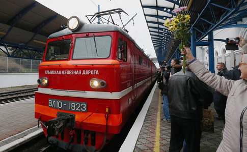 Україна порушила справу за проїзд російського потяга Кримським мостом