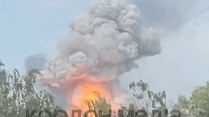 Shostka under Russian drone and guided bomb attack – video