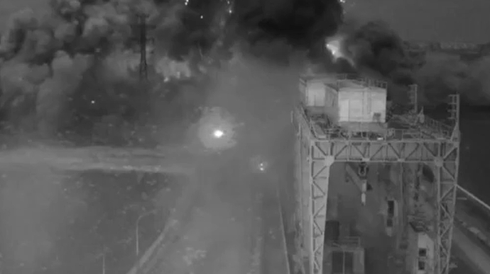 Кремлівські ЗМІ опублікували відео підриву моста на Каховській ГЕС
