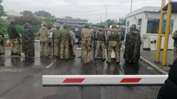 Водители заблокировали КПП на границе с Венгрией из-за усиления проверок