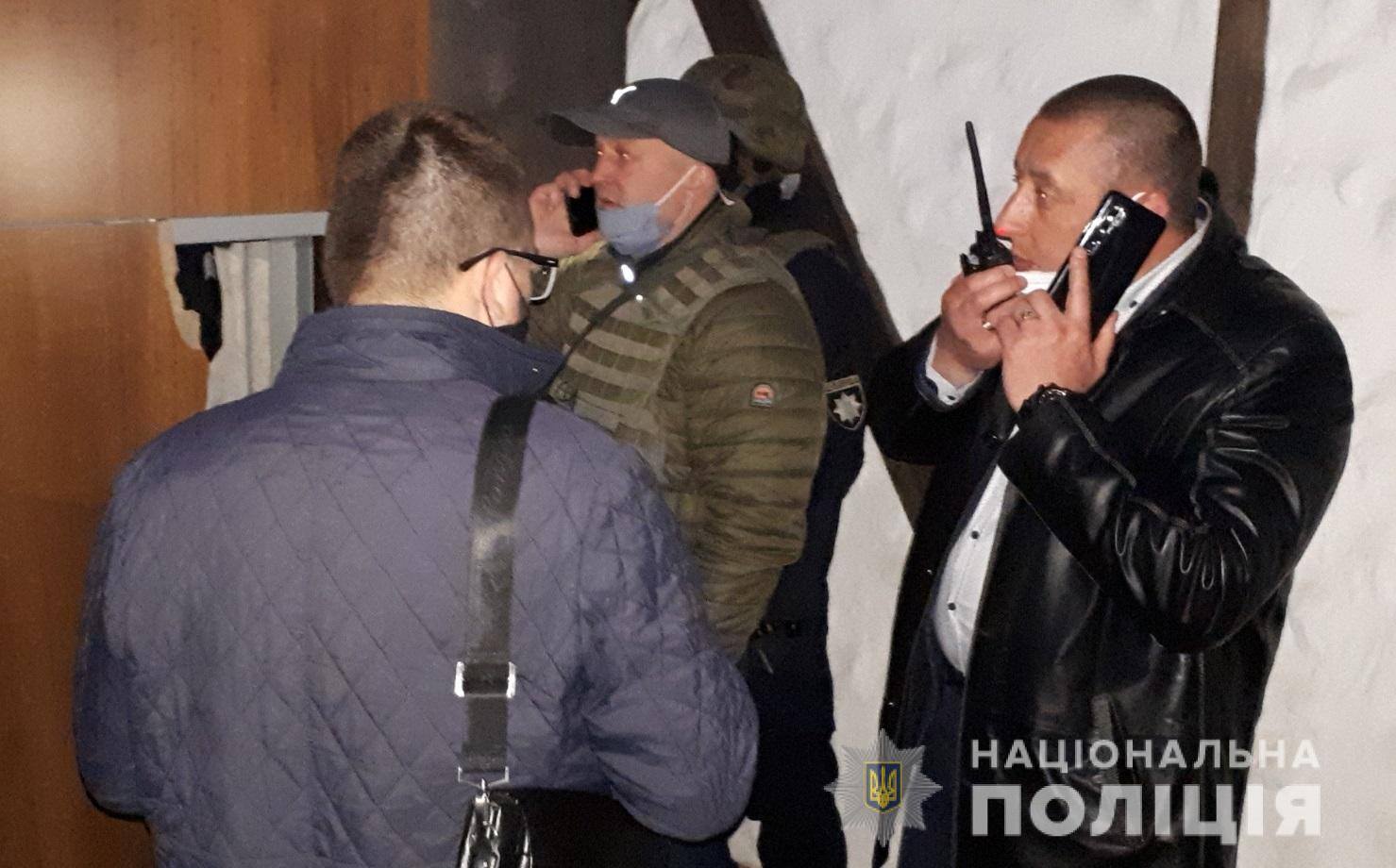 Во Львовской области мужчина угрожает взорвать ресторан: полиция ведет переговоры