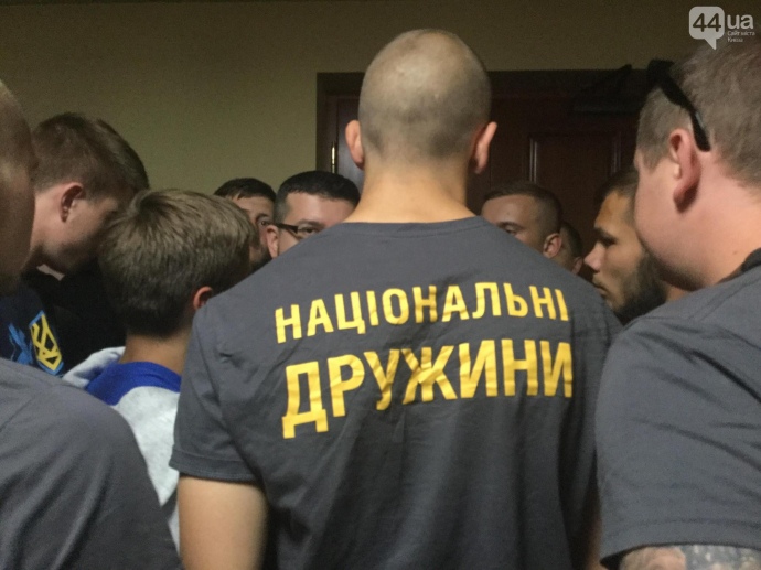 Київраду заблокували через питання Поштової площі