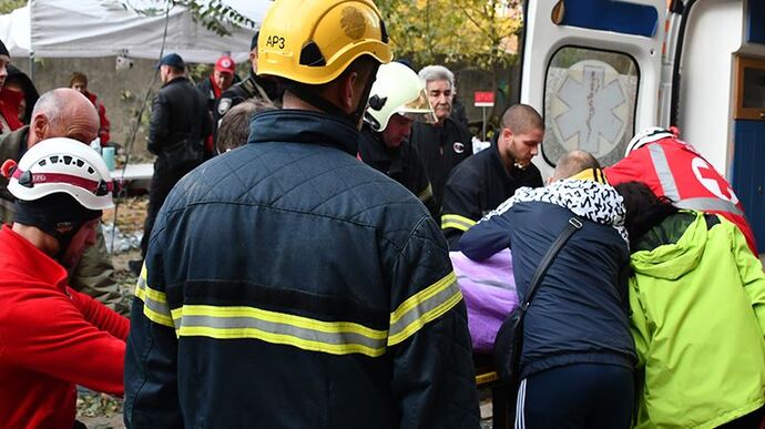 Ночной удар по Николаеву: из-под завалов достали пострадавшего ребенка, еще 7 человек ищут, 1 человек погиб