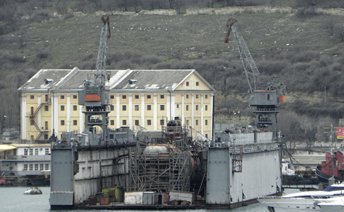 В Севастополе затонул док с подводной лодкой Черноморского флота