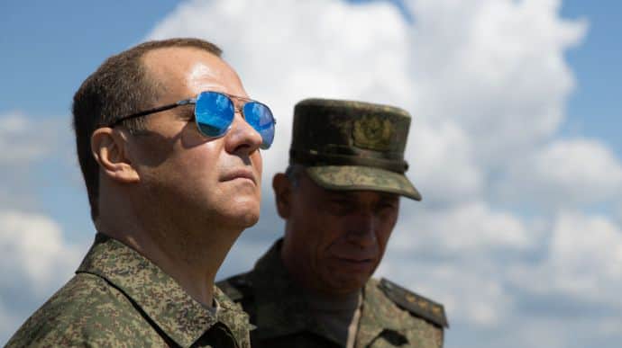 Медведев угрожает ядерным оружием в случае успеха контрнаступления Украины