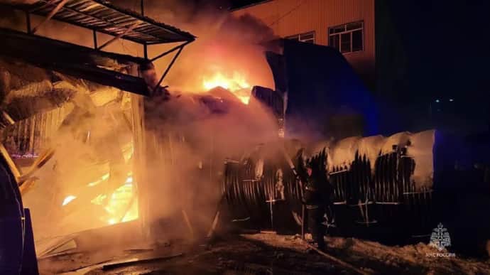 В России горел нефтеперерабатывающий завод якобы из-за атаки беспилотника