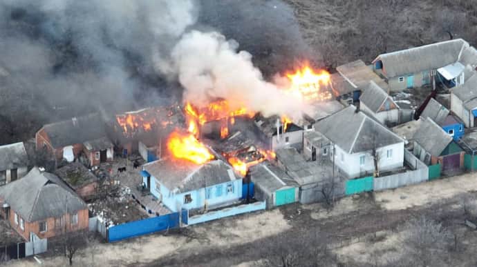 Россияне обстреляли оздоровительный лагерь на Харьковщине, загорелся пожар