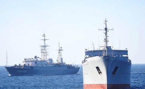 Судна Донбасс и Корец для флота на Азове добрались до Мариуполя