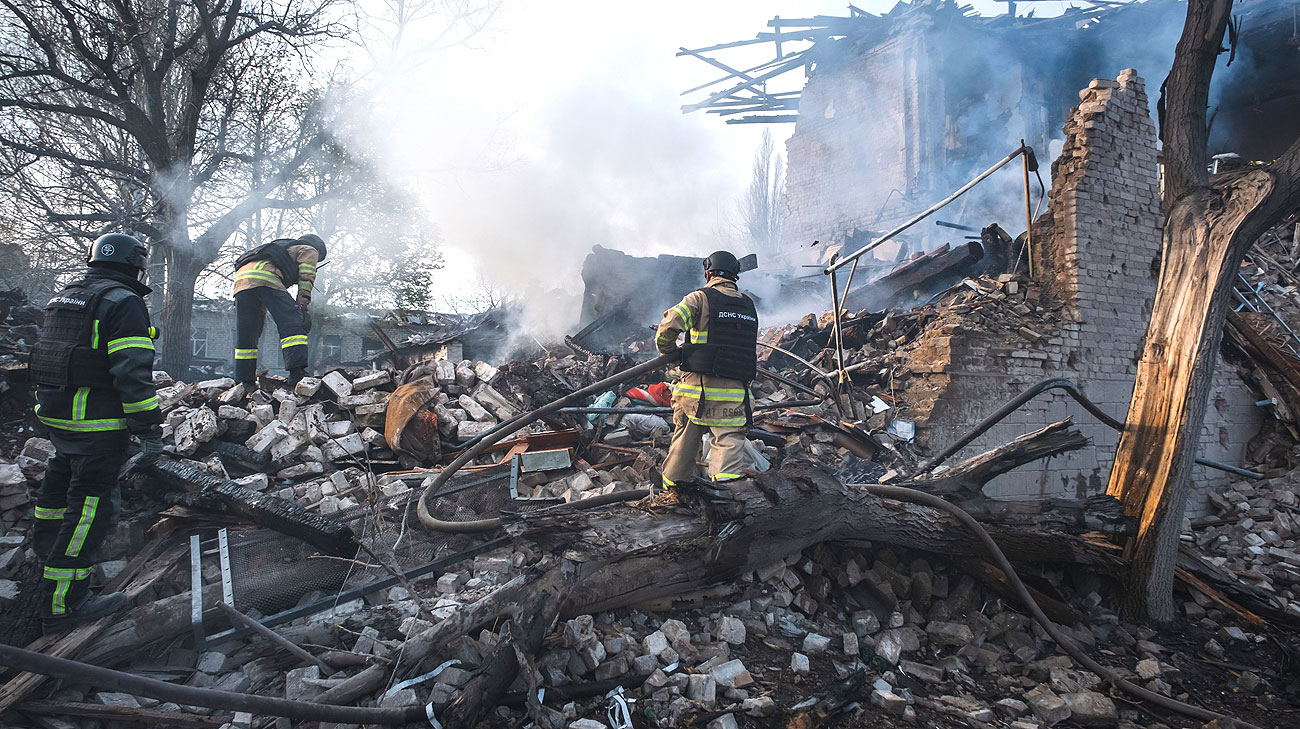 Russian strike on Kostiantynivka: bodies of woman and child retrieved from rubble – photo