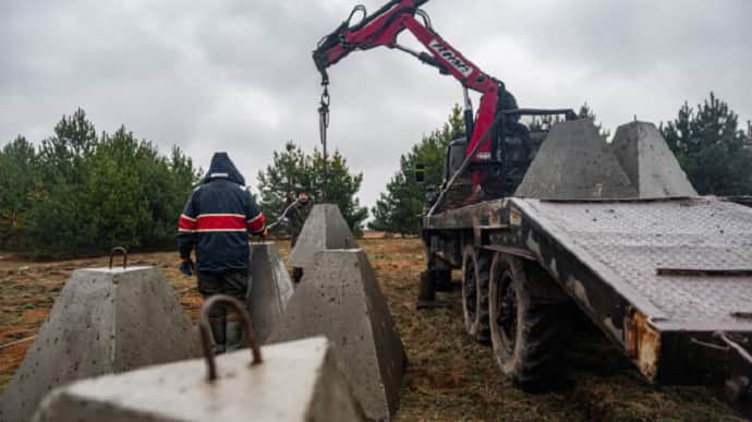 Франківщина шукає охочих будувати укріплення на Донеччині: обіцяють бронь