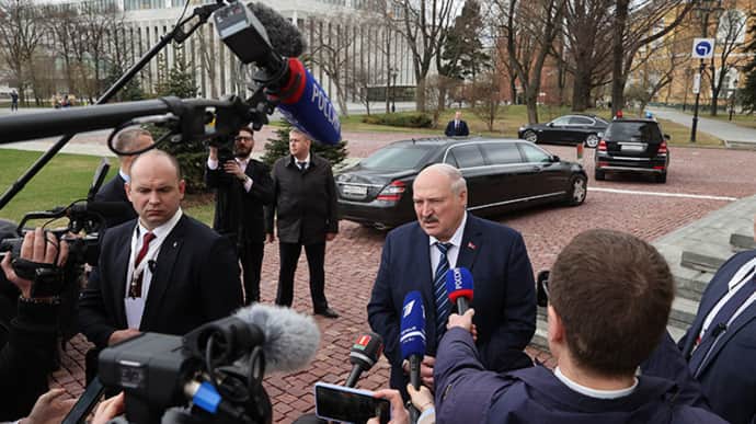 Лукашенко рассказал, почему Беларусь не вступает в войну против Украины
