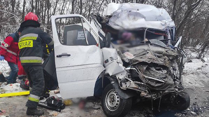 Вантажівка і маршрутка зіткнулися на Чернігівщині: кількість загиблих зросла до 13