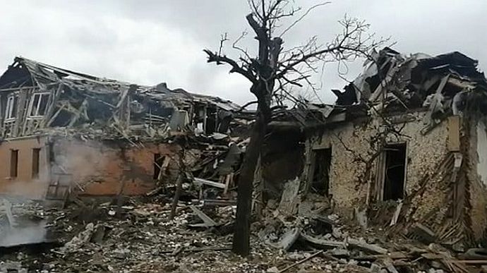 Chernihiv: at least 33 killed by air strike, more victims can be under rubble, while Russian shelling continues 