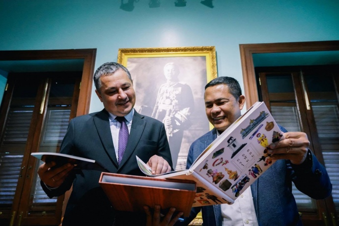 Андрій Бешта на зустрічі з гендиректором таїландського музею Siam Рамесом Промєном, 23 березня