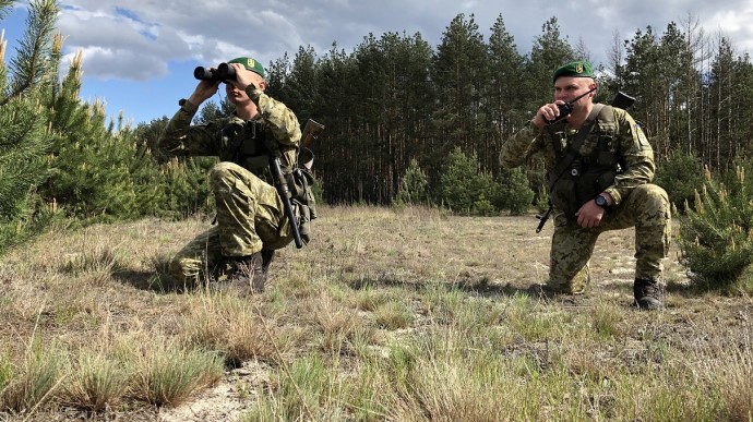Пограничники взяли под усиленную охрану границу с Беларусью