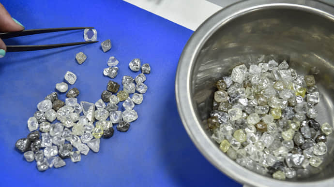 Почала діяти заборона на імпорт алмазів з РФ до Євросоюзу