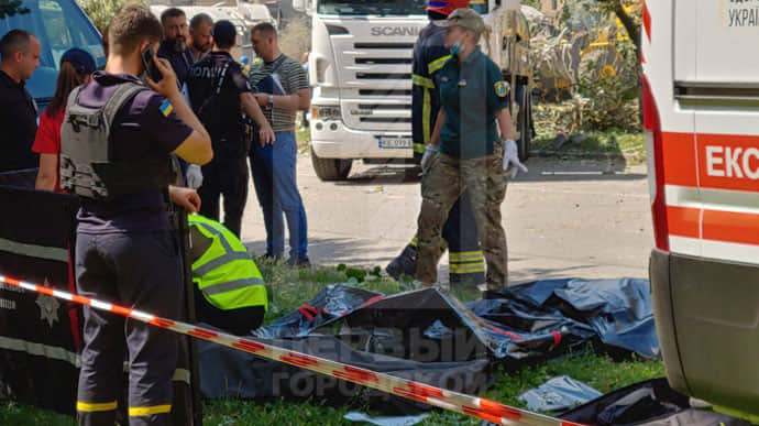 Из-под завалов дома в Кривом Роге извлекли еще 3 тела: среди них ребенок 