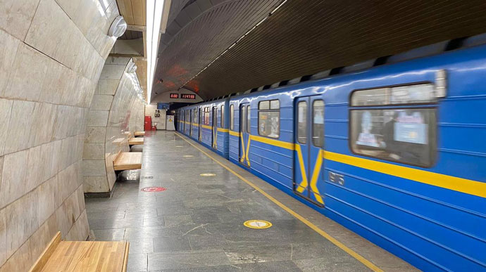 З 26 березня метро і наземний транспорт Києва працюватимуть на годину довше – Кличко
