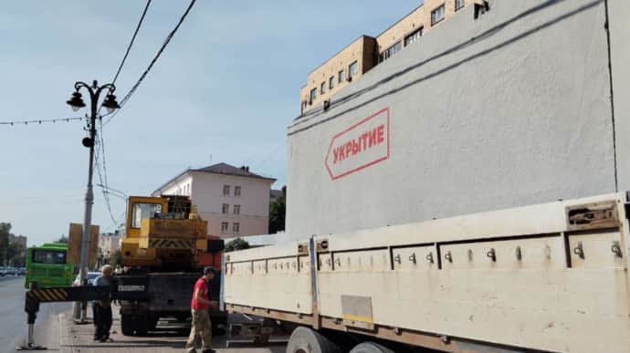 Reinforced concrete shelters being installed in Kursk and Kurchatov