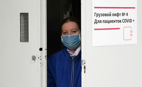 Коронавирус быстро распространяется в России, за сутки умерли 60 человек
