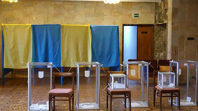 Довыборы в Раду: на Прикарпатье голосуют активнее, чем в Донецкой области