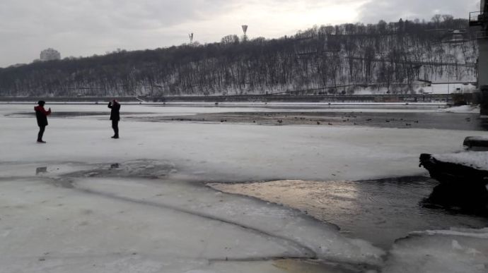 Рятувальники просять не ходити на лід: у лютому загинули 23 людини
