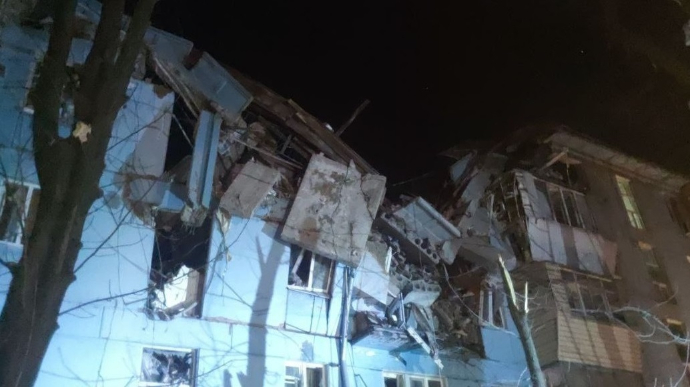 Окупанти обстріляли Запоріжжя: пошкоджено багатоповерхівку 