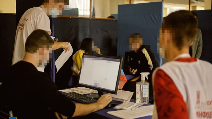 В ОРДЛО масово роздають російські паспорти перед виборами в Держдуму – СБУ 