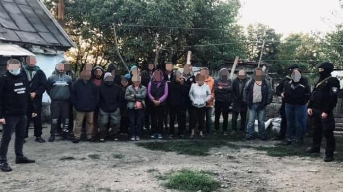 Силовики освободили 120 человек из рабства в Днепропетровской области