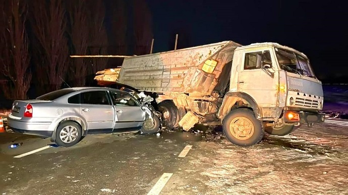 Смертельное ДТП на Киевщине: грузовик смял легковушку