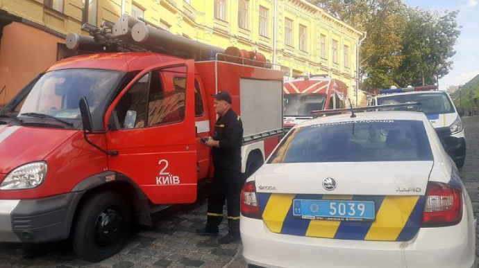 На столичном Андреевском спуске произошел взрыв, два человека в больнице