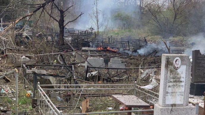 Киян просять не ходити на кладовища до кінця війни