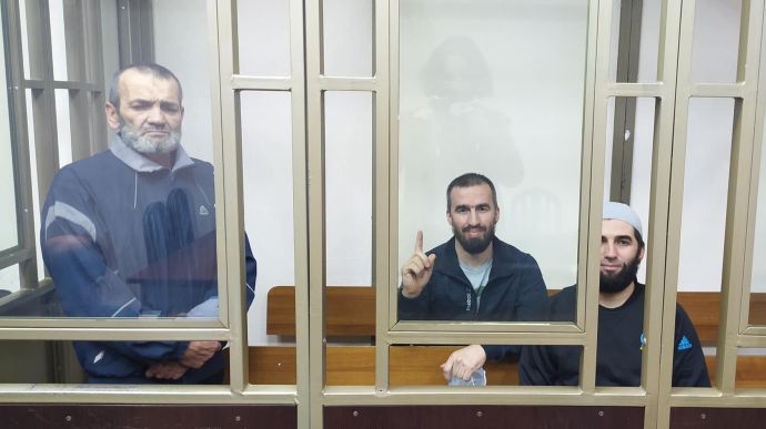 Окупанти залишили трьох кримських татар під вартою до середини січня
