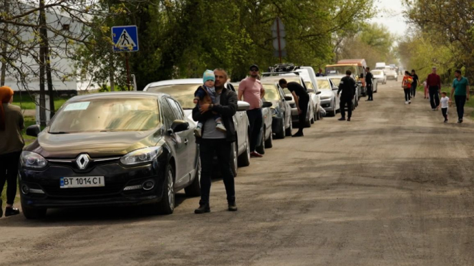 Woman dies in queue to leave Russian-occupied territory in Zaporizhzhia Oblast – Melitopol Mayor