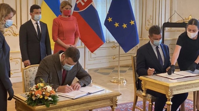 Украина и Словакия подписали соглашение, которое разблокирует аэропорт Ужгород