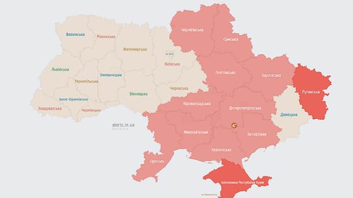 В половине регионов Украины звучит тревога из-за атаки беспилотников