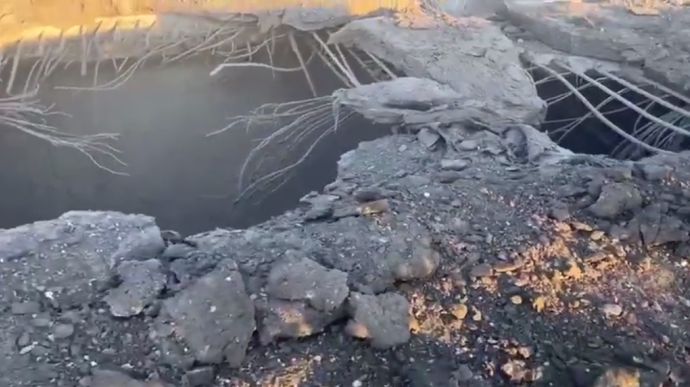 Video from Antonivka Road Bridge in Kherson shows extensive damage