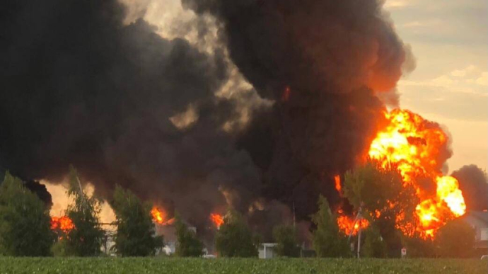 Fuel container explodes but oil depot fire extinguished in the Dnipropetrovsk region, 1 fatality